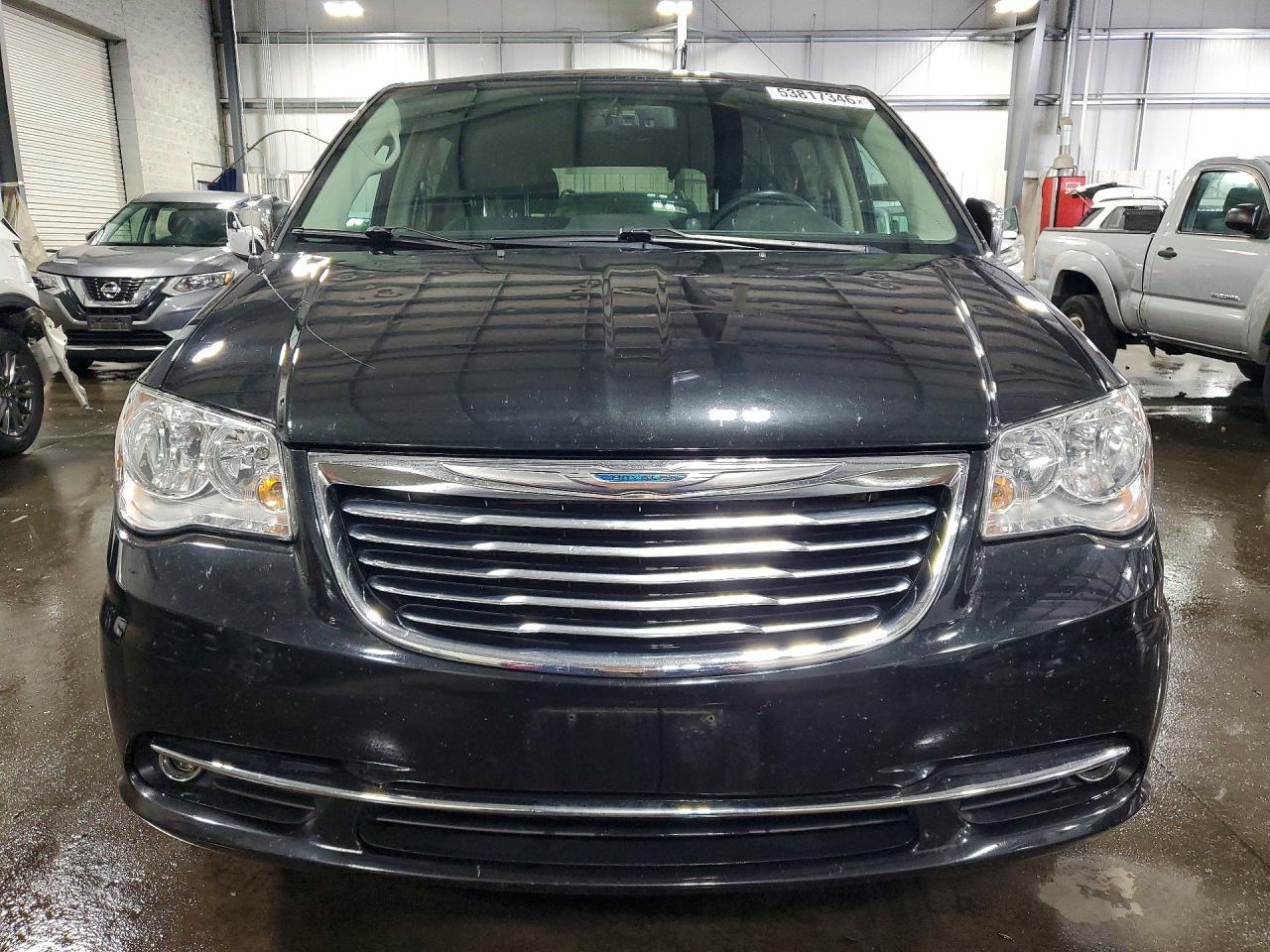 2015 Chrysler Town & Country Touring L - Фото 5