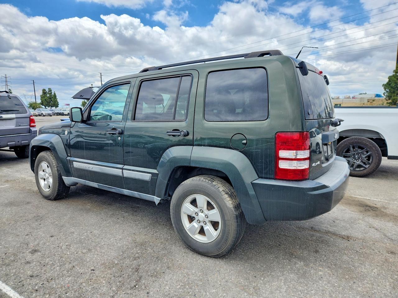 2011 Jeep Liberty Sport - Фото 2