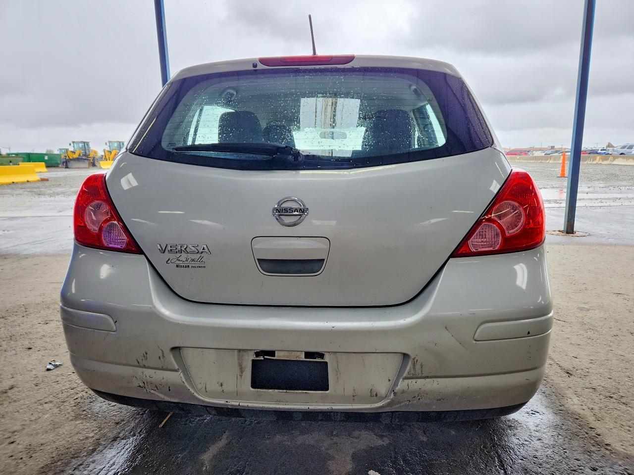 2011 Nissan Versa 1.8 S - Image 6