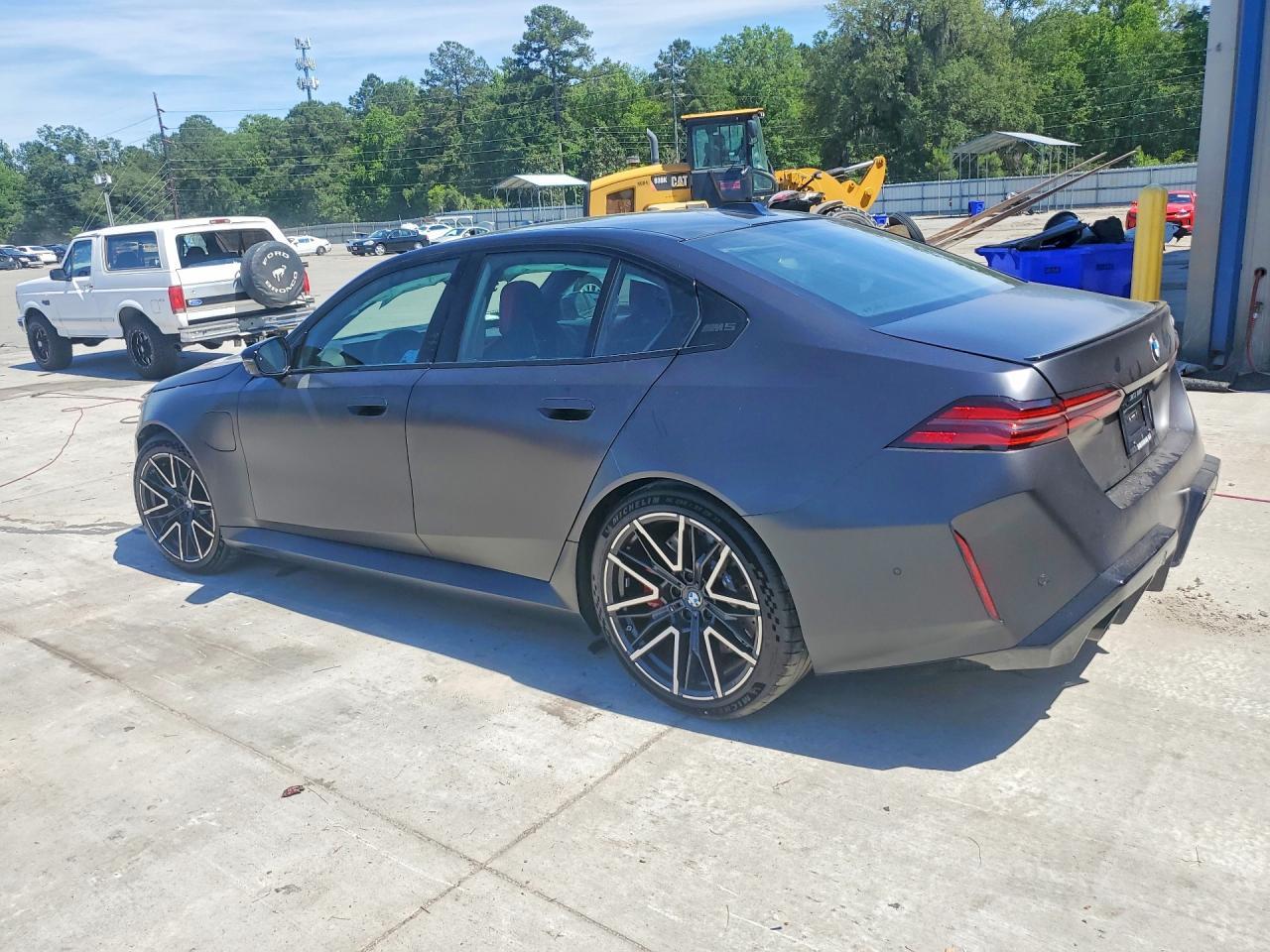2026 BMW M5 - Фото 2