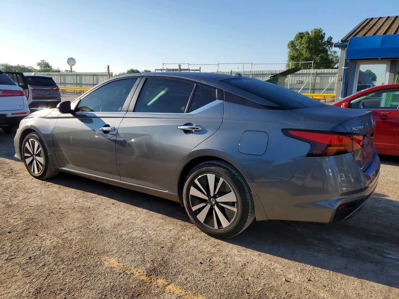 2021 Nissan Altima Sv - Image 2