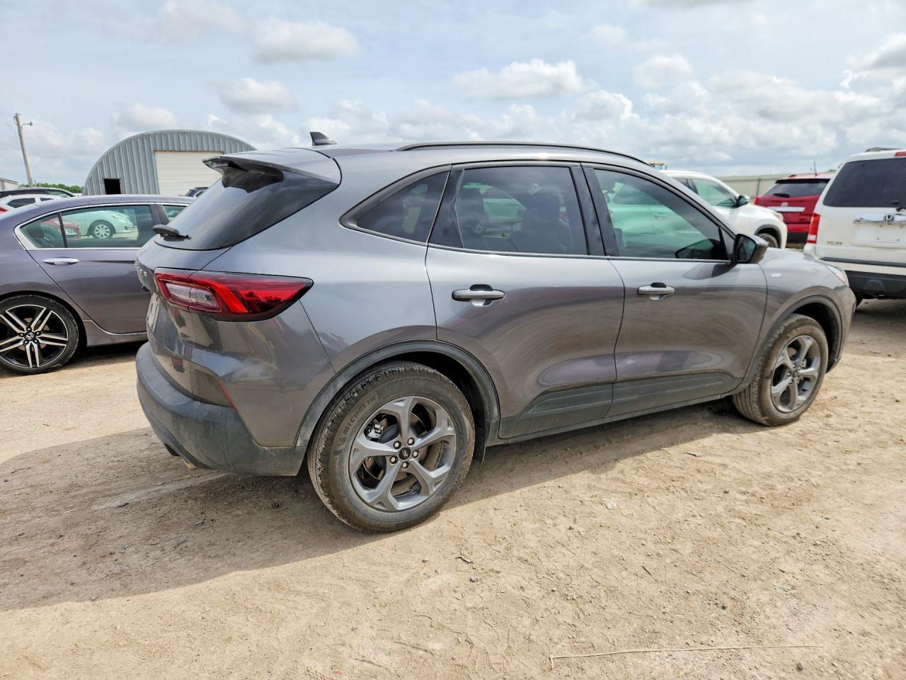 2025 Ford Escape St Line - Image 3
