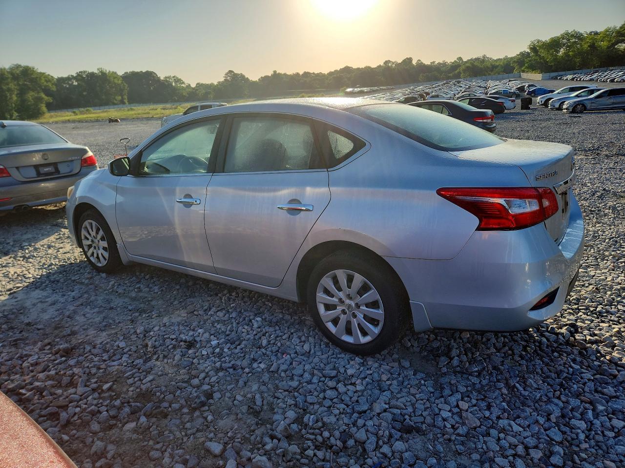 2017 Nissan Sentra S - Фото 2