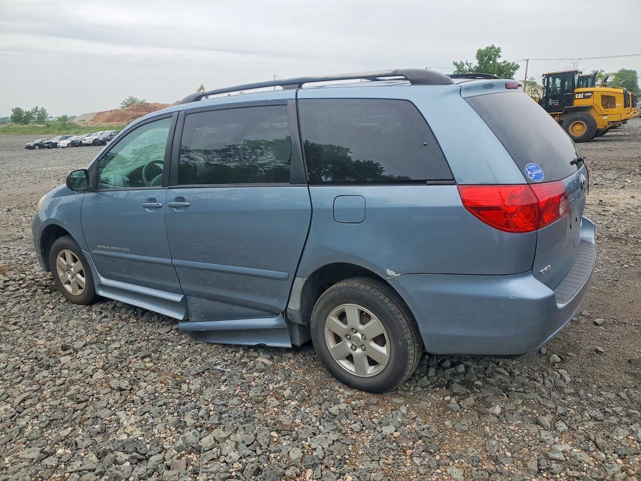 2006 Toyota Sienna Le 8 Passenger - Фото 2