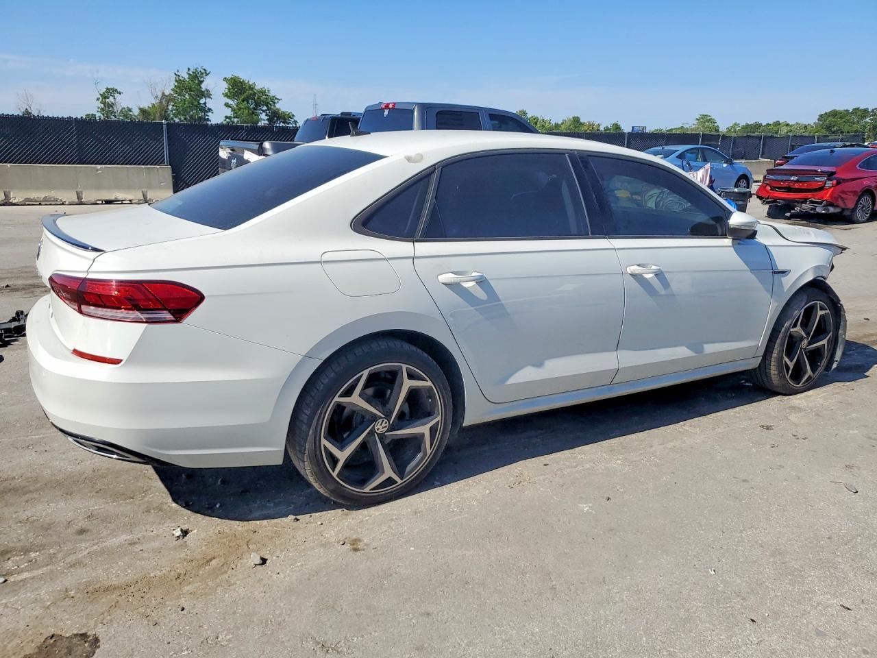 2020 Volkswagen Passat R-Line - Фото 3