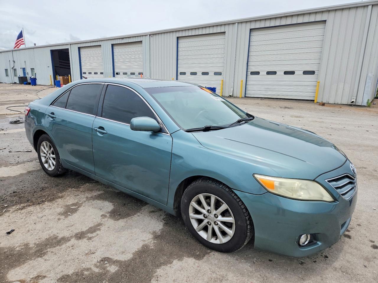 2011 Toyota Camry Xle V6 - Фото 4