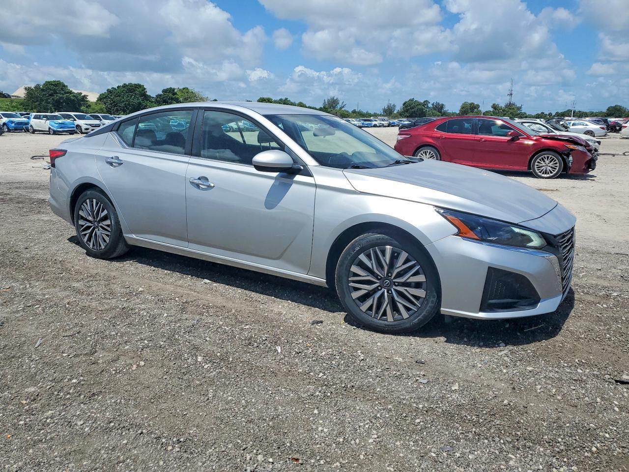 2023 Nissan Altima 2.5 Sv - Image 4