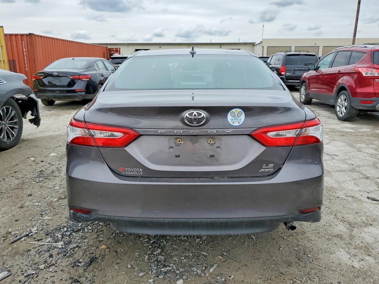 2020 Toyota Camry Le - Фото 6