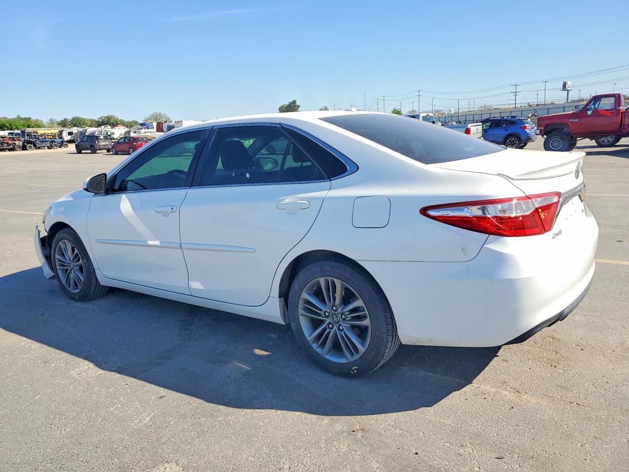 2016 Toyota Camry Se - Фото 2