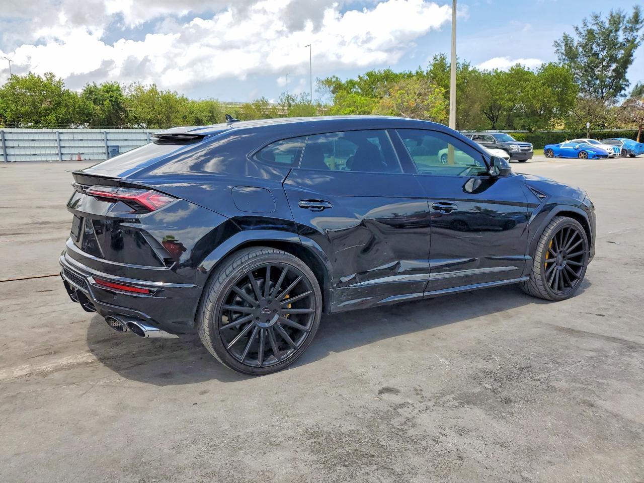 2020 Lamborghini Urus - Фото 3