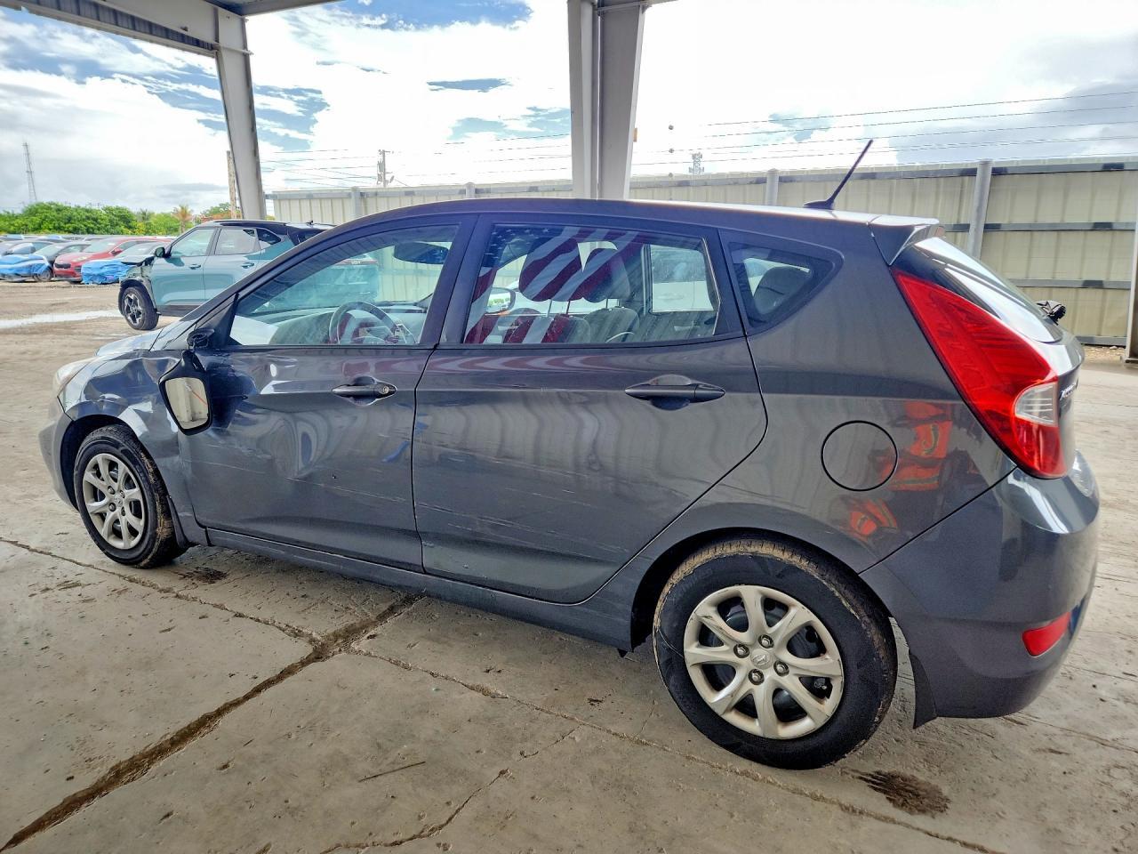 2013 Hyundai Accent Gs - Image 2