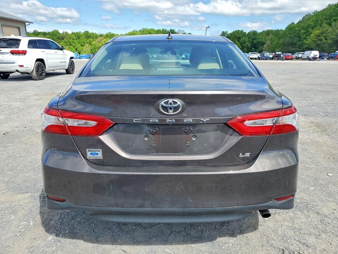 2019 Toyota Camry Le - Фото 6