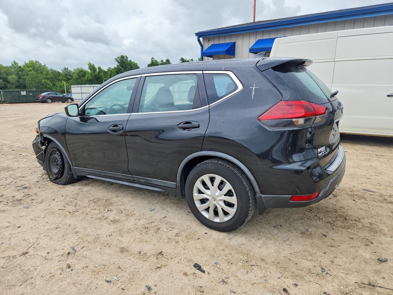 2018 Nissan Rogue S - Фото 2