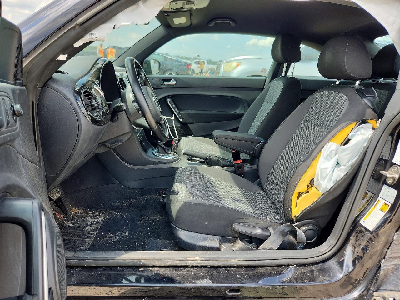 2019 Volkswagen Beetle S - Image 7