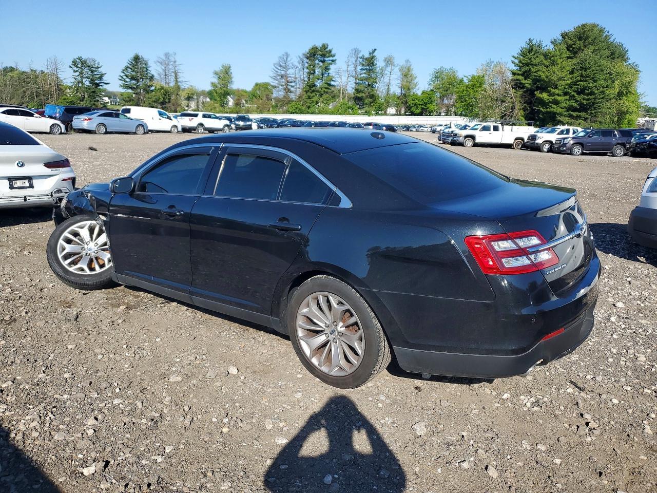 2015 Ford Taurus Limited - Image 2