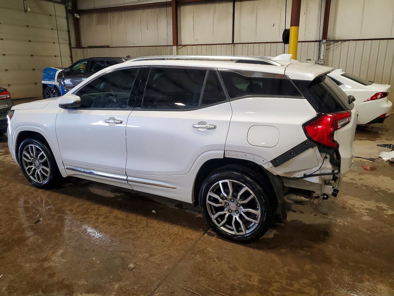 2024 GMC Terrain Denali - Фото 2