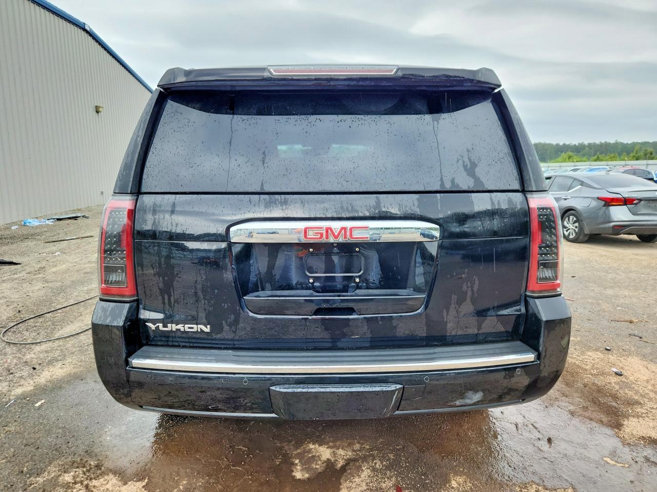 2015 GMC Yukon Denali - Image 6