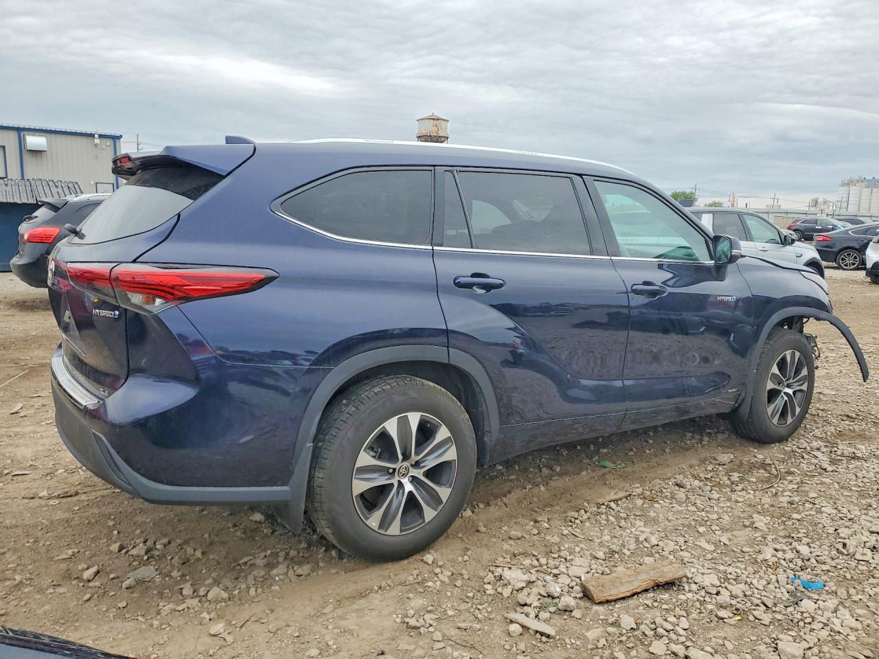 2020 Toyota Highlander Hybrid Xle - Image 3