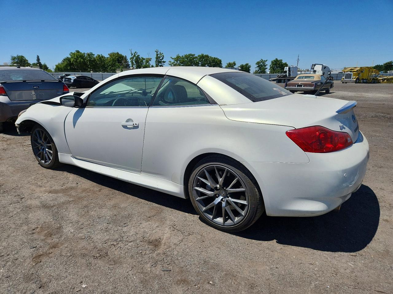 2013 Infiniti G37 Convertible Base - Image 2