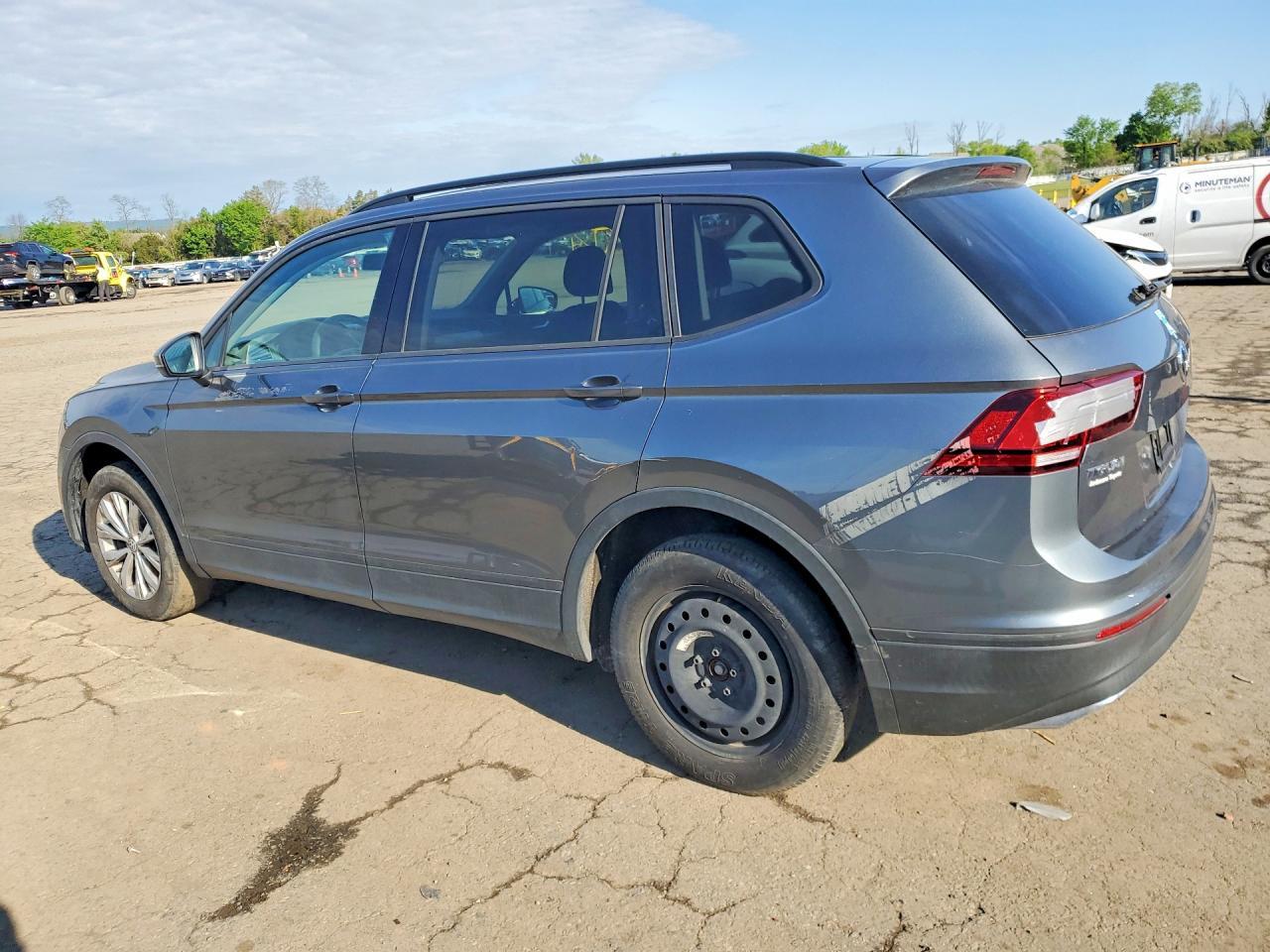 2018 Volkswagen Tiguan S - Фото 2