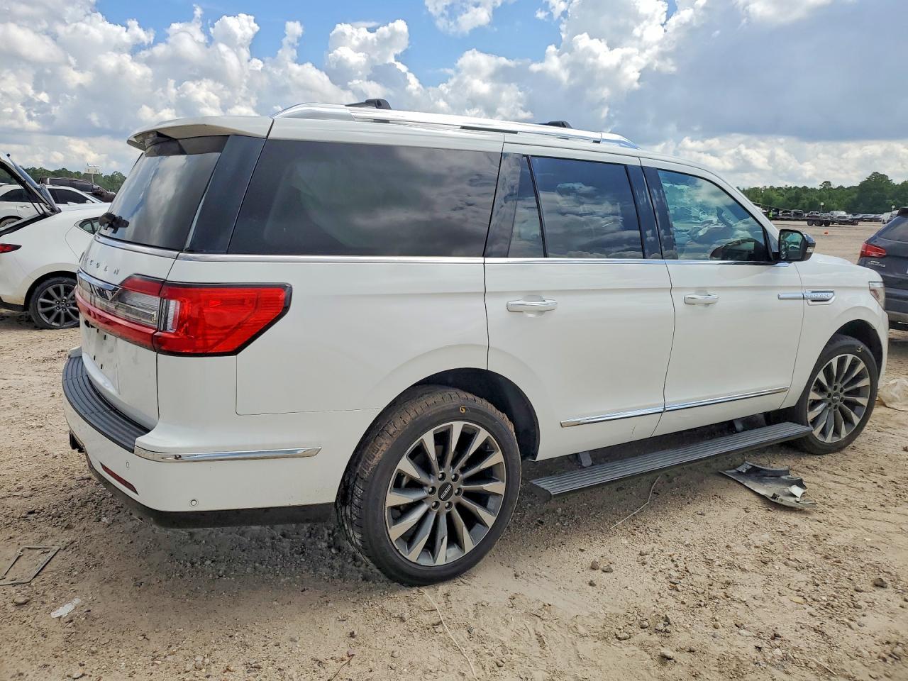 2021 Lincoln Navigator Reserve - Фото 3