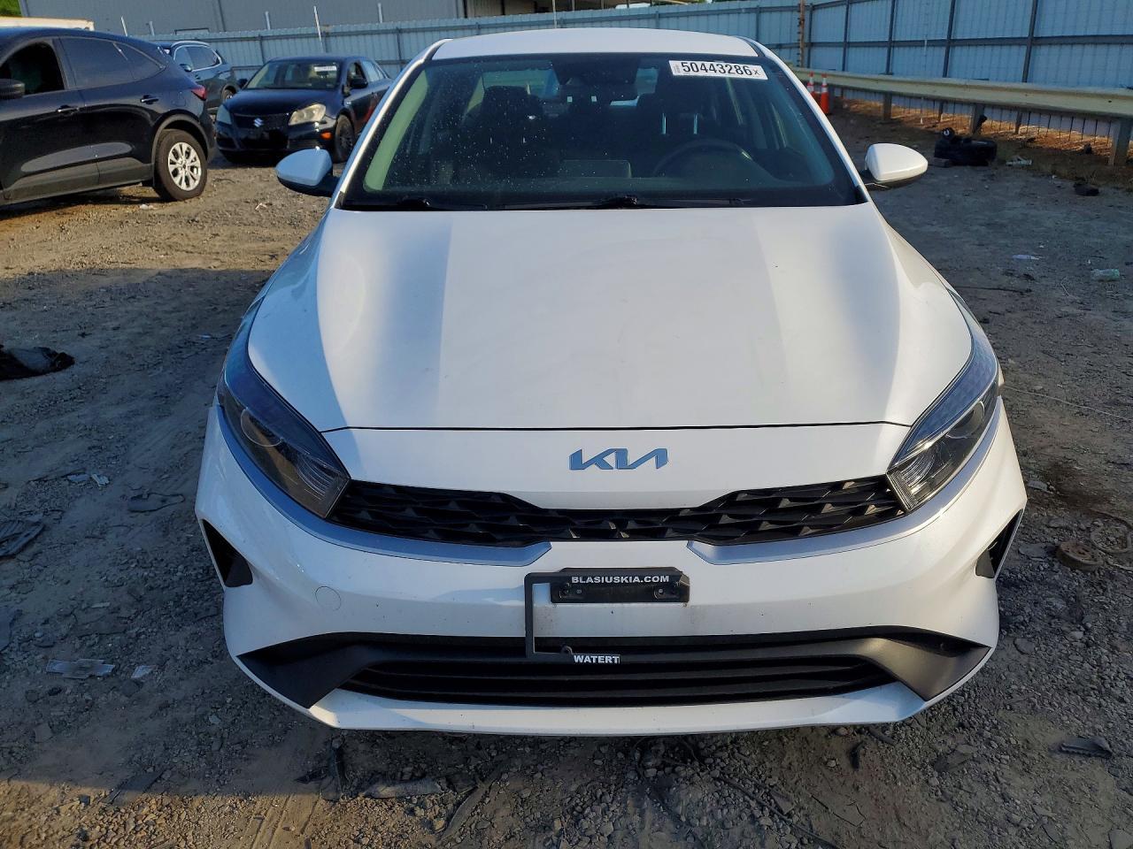 2022 Kia Forte Lxs - Image 5