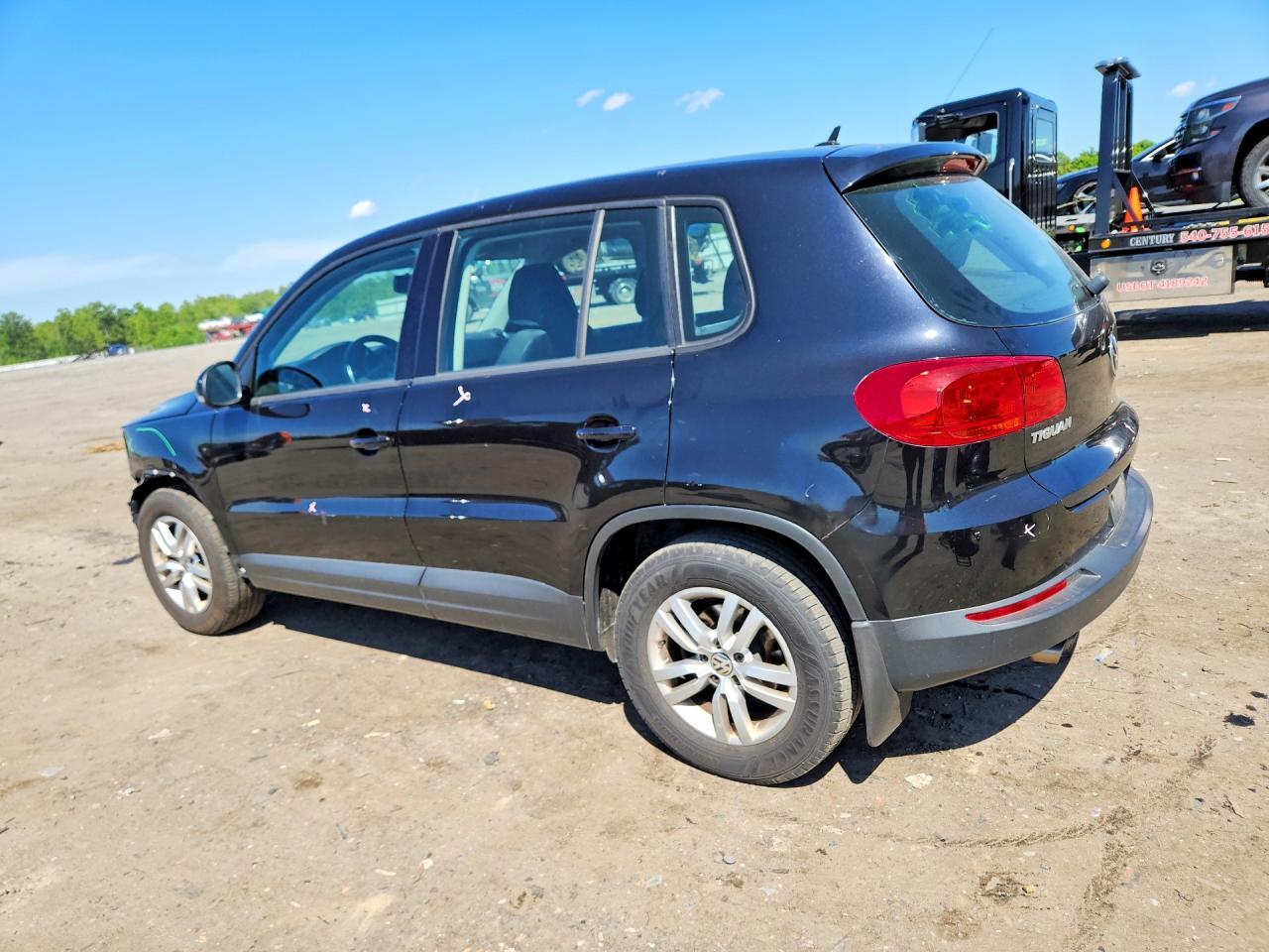 2014 Volkswagen Tiguan S - Фото 2