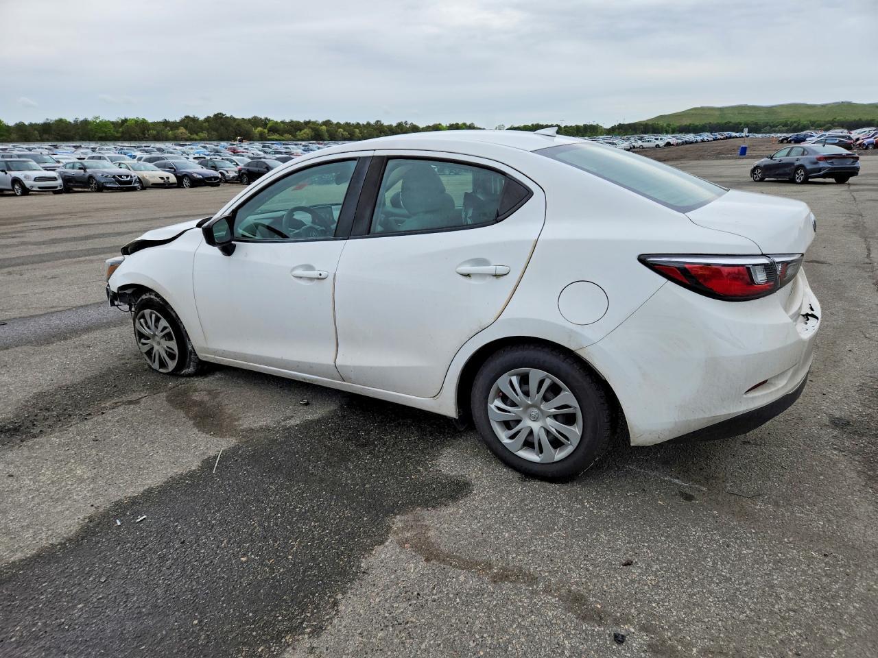2019 Toyota Yaris L - Фото 2