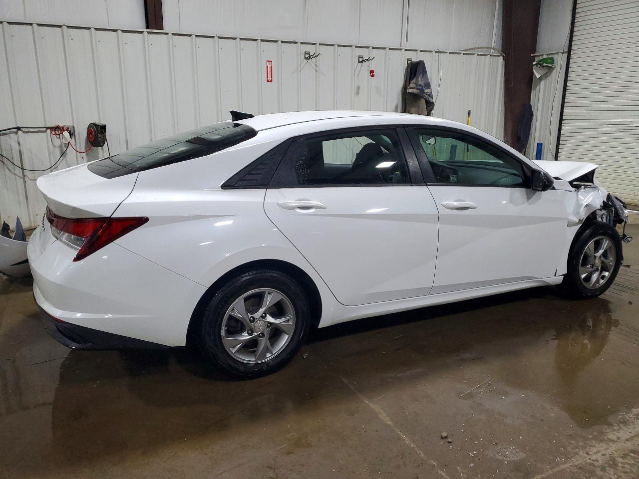 2021 Hyundai Elantra Se - Фото 3