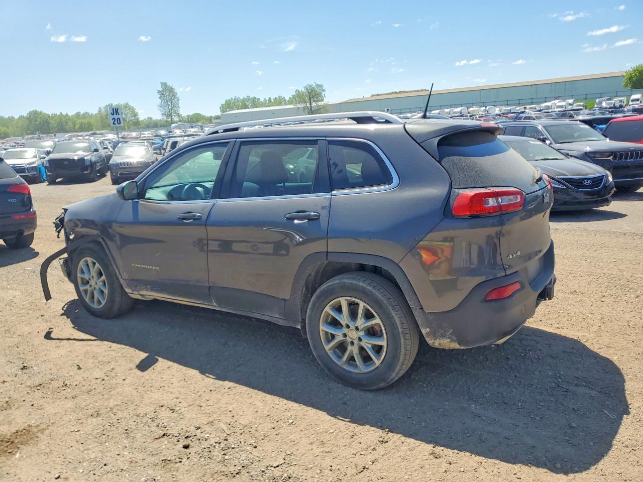 2016 Jeep Cherokee Latitude - Фото 2