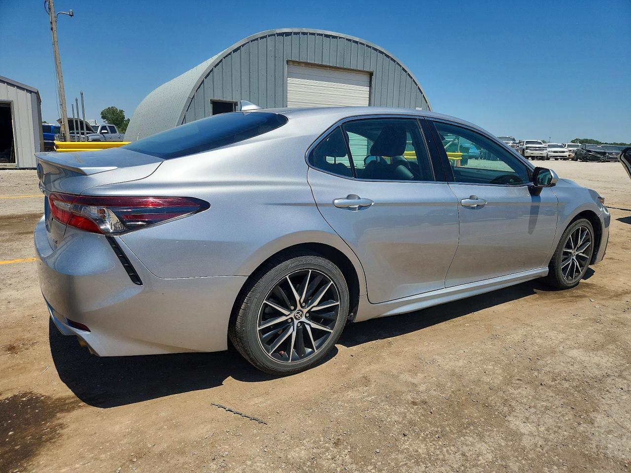 2021 Toyota Camry Se - Image 3