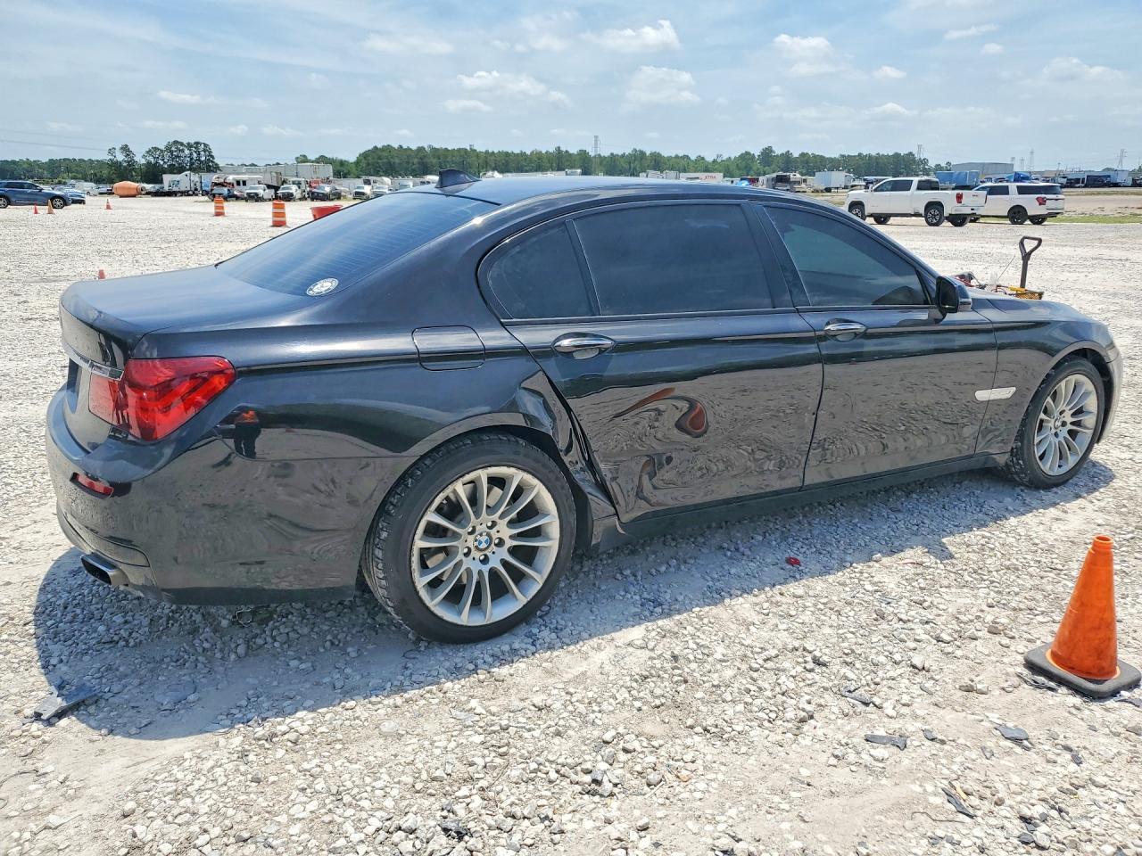 2015 BMW 740 Li - Фото 3