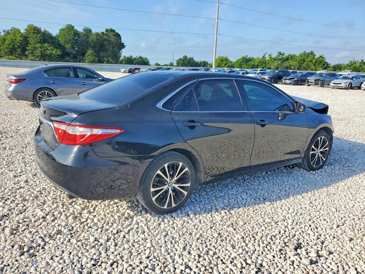 2017 Toyota Camry Le - Image 3