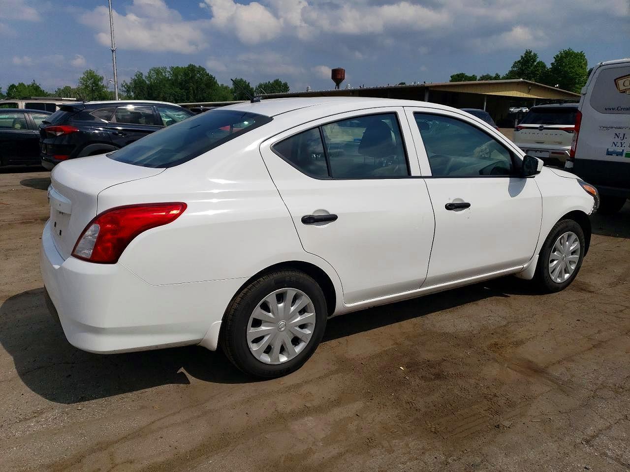 2018 Nissan Versa S - Image 3