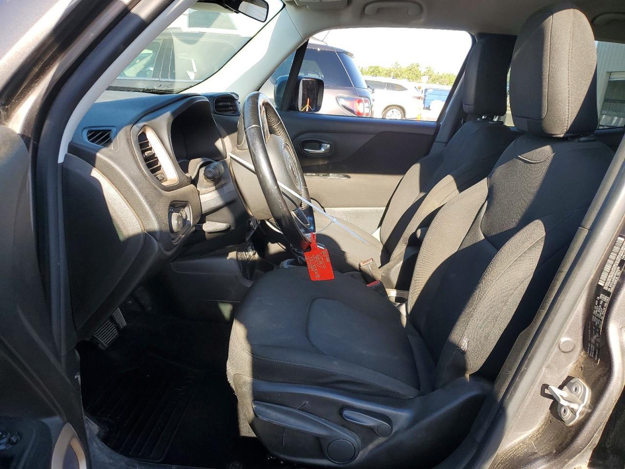 2017 Jeep Renegade Latitude - Image 7