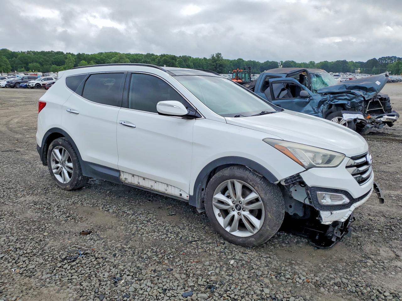 2016 Hyundai Santa Fe - Image 4