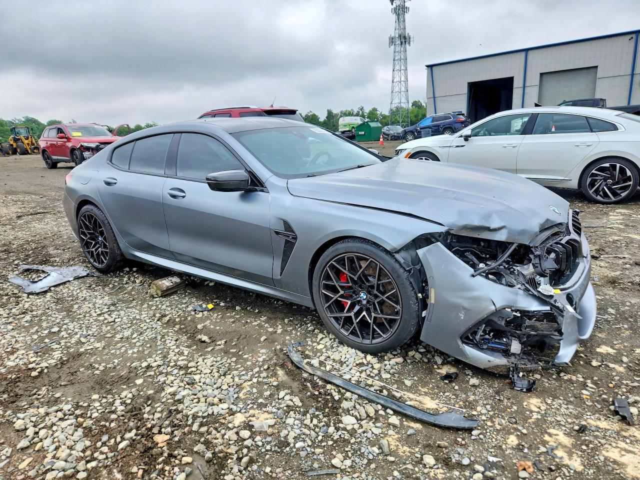 2022 BMW M8 - Фото 4