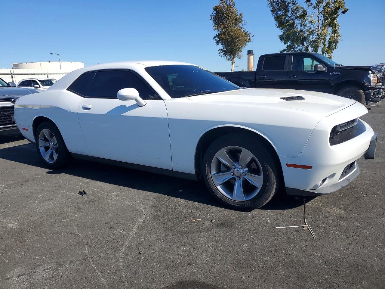 2015 Dodge Challenger Sxt - Image 4