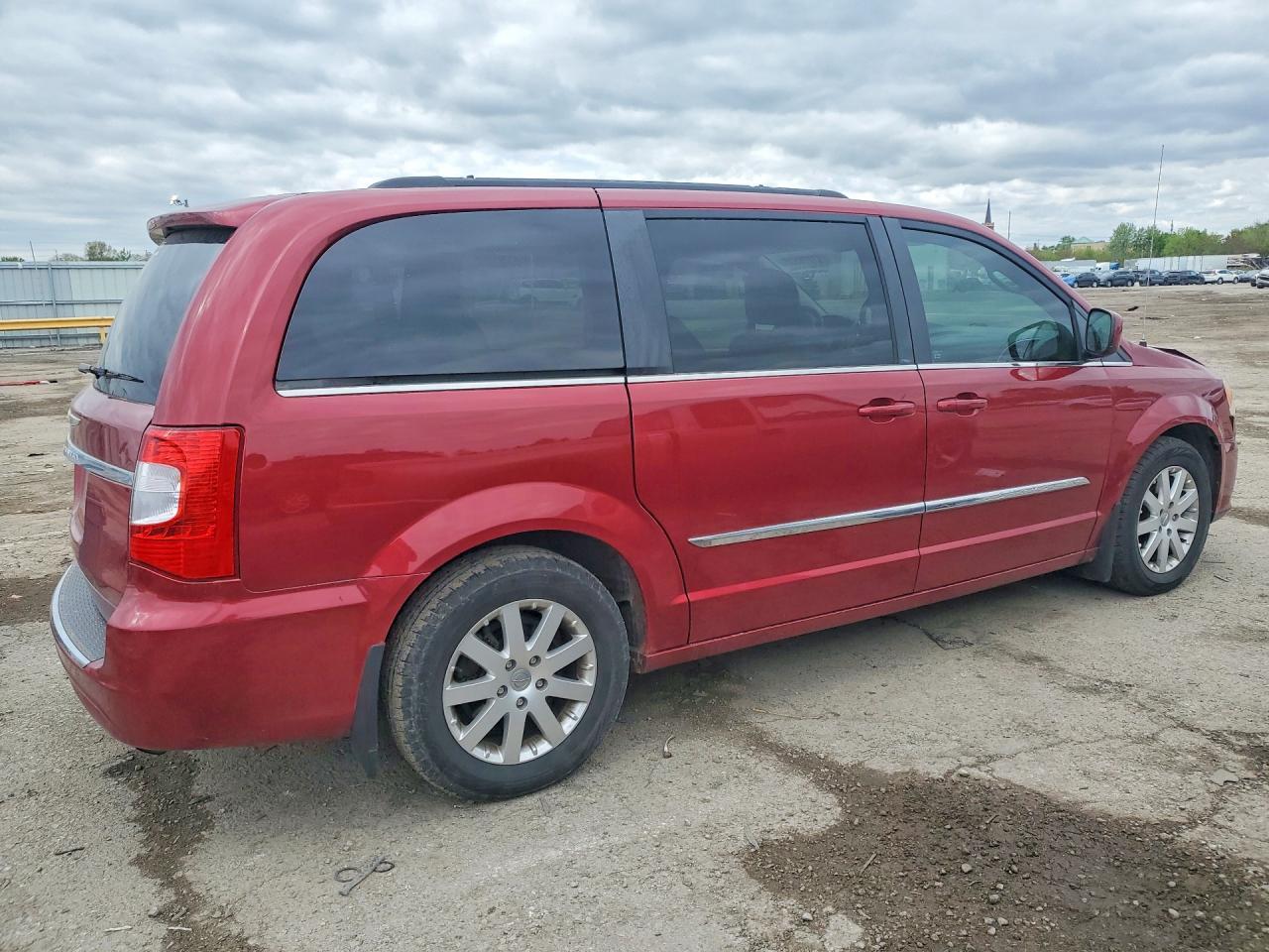 2013 Chrysler Town & Country Touring - Фото 3