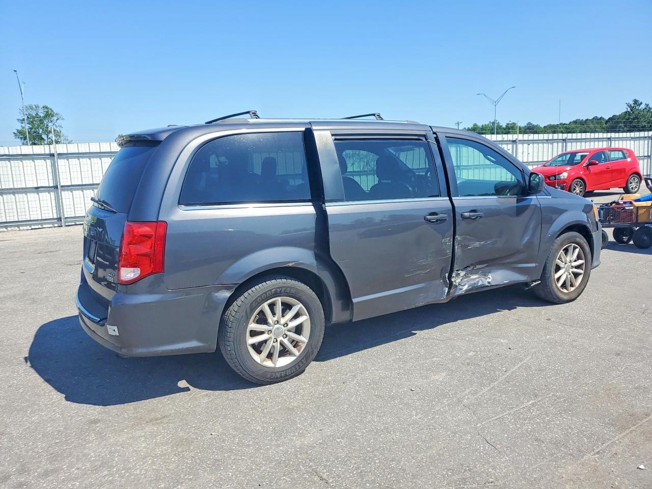 2018 Dodge Grand Caravan Sxt - Фото 3