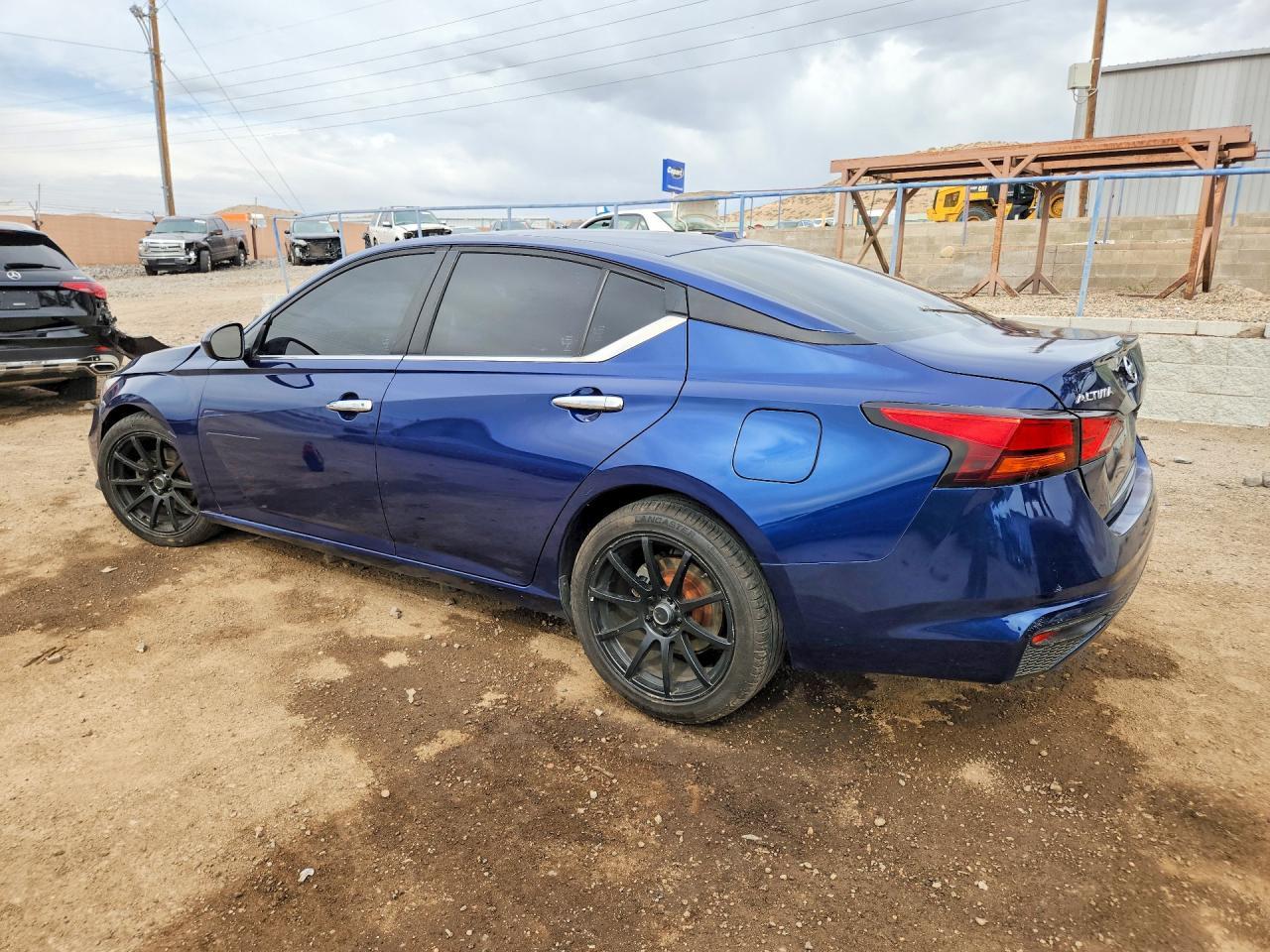 2020 Nissan Altima S - Фото 2
