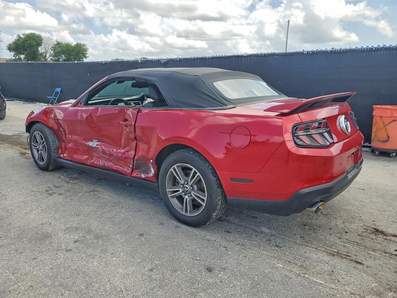 2012 Ford Mustang - Фото 2