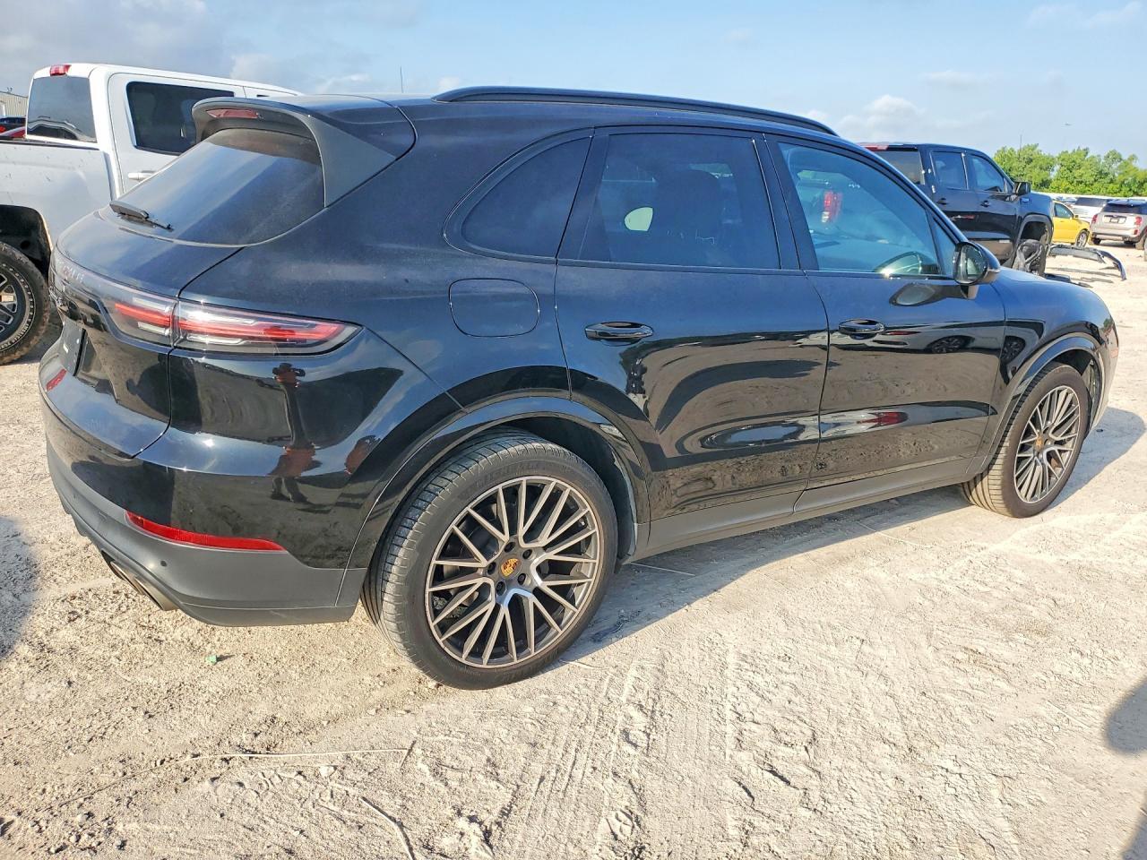 2021 Porsche Cayenne S - Image 3