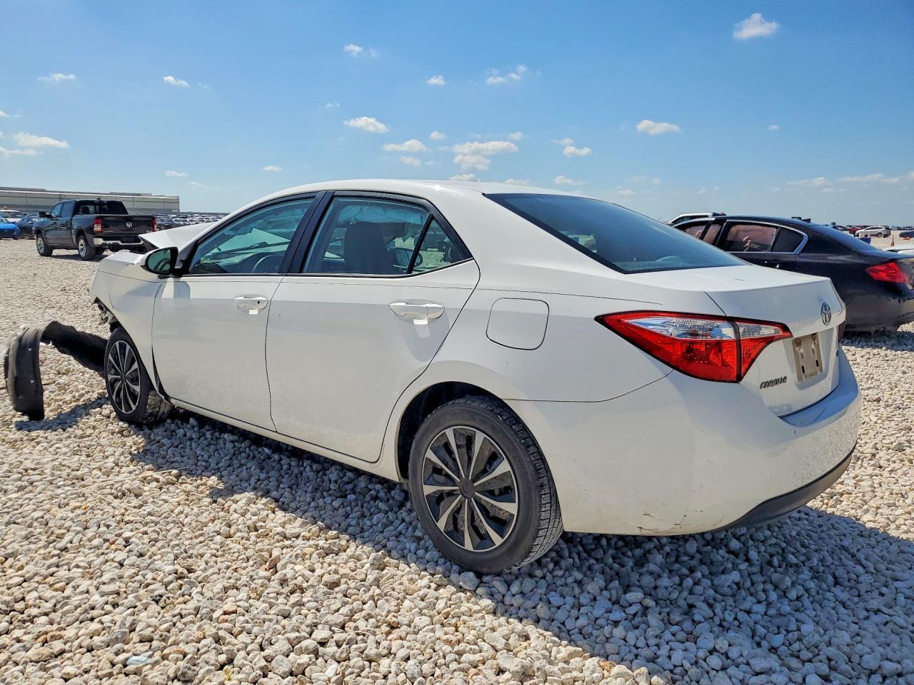 2016 Toyota Corolla Le - Фото 2