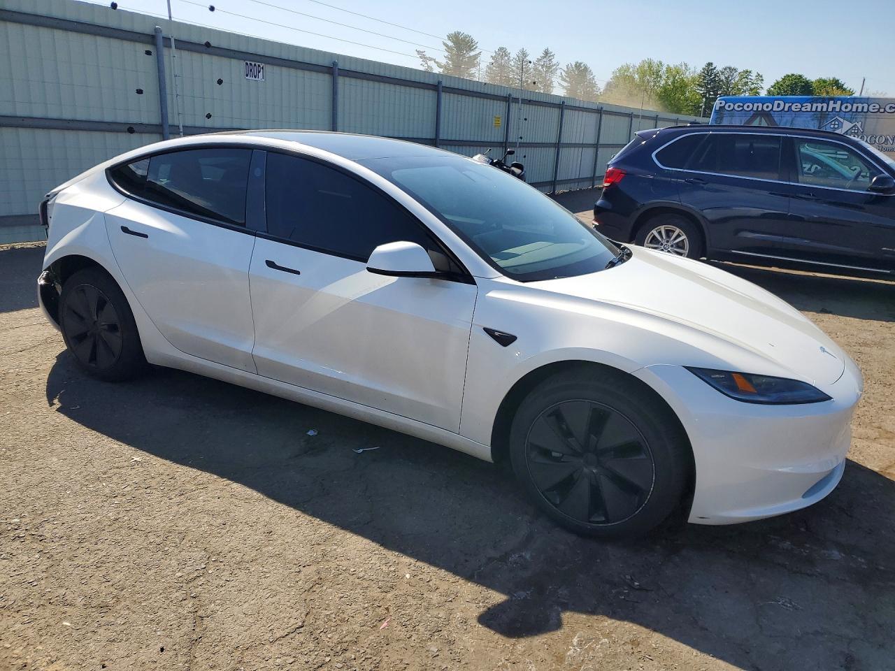 2025 Tesla Model 3 - Image 4