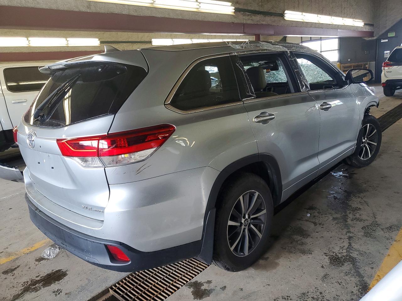 2017 Toyota Highlander Xle - Фото 3
