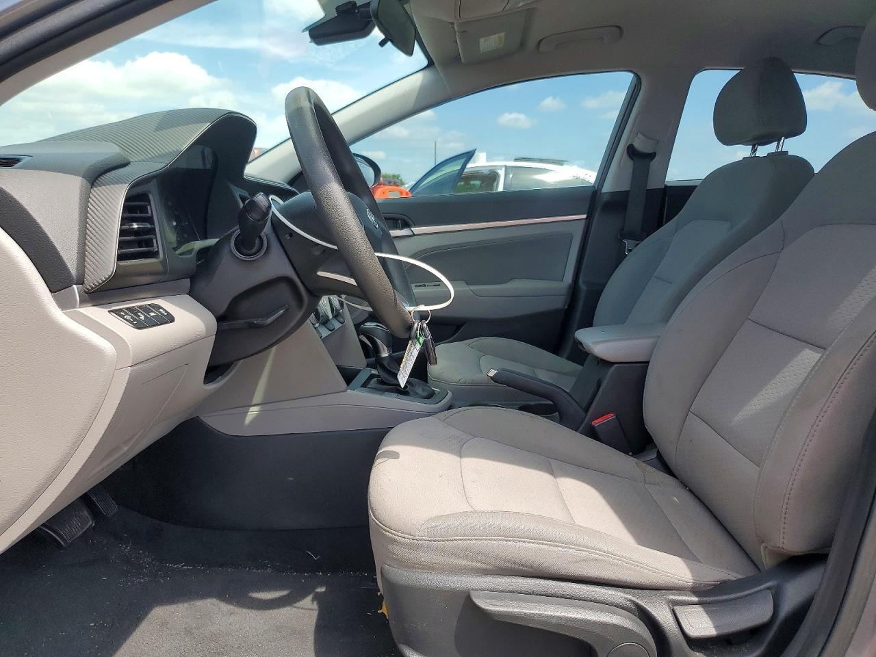 2019 Hyundai Elantra Se - Image 7