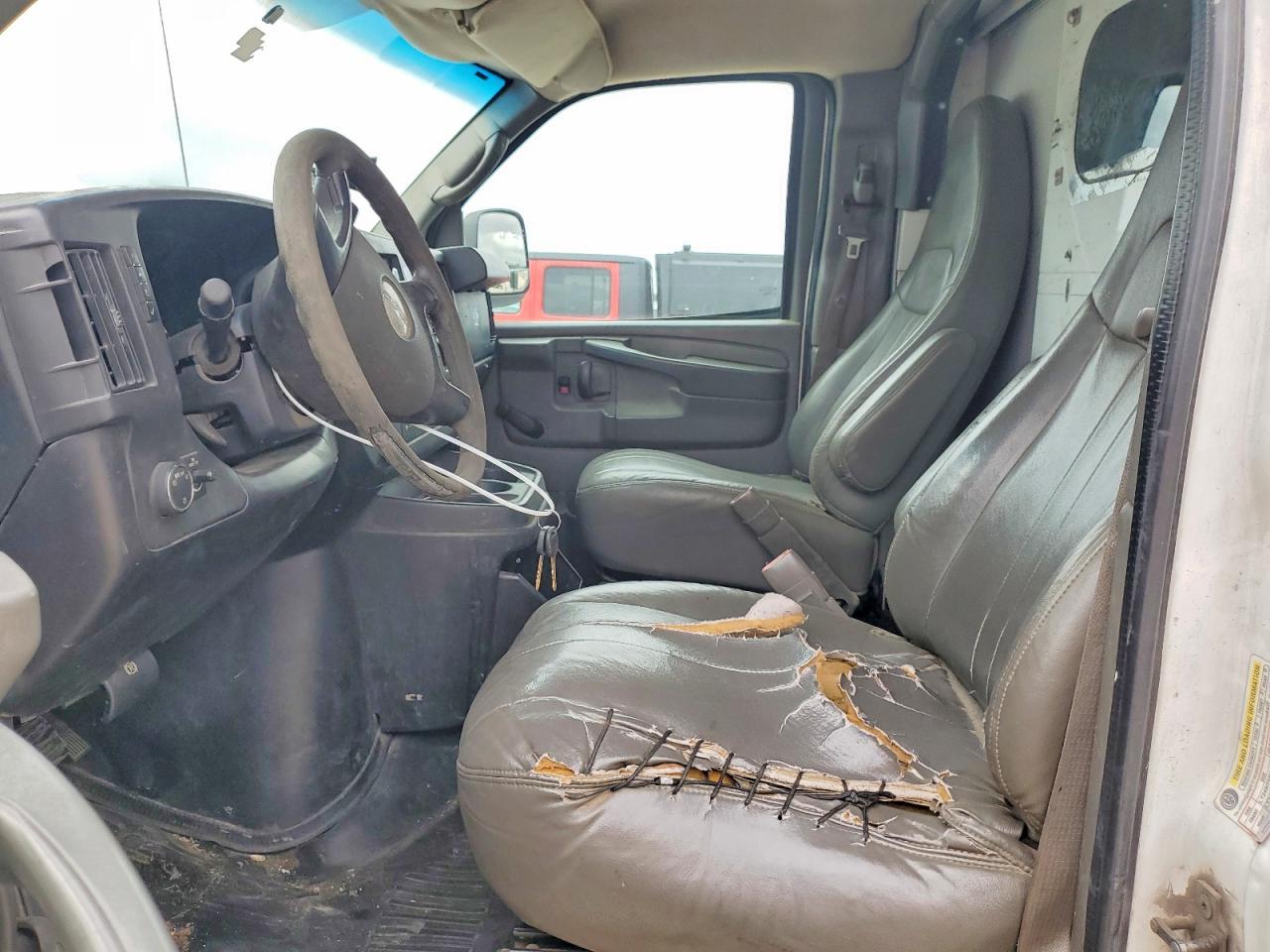 2011 GMC Savana Cutaway G3500 - Фото 7