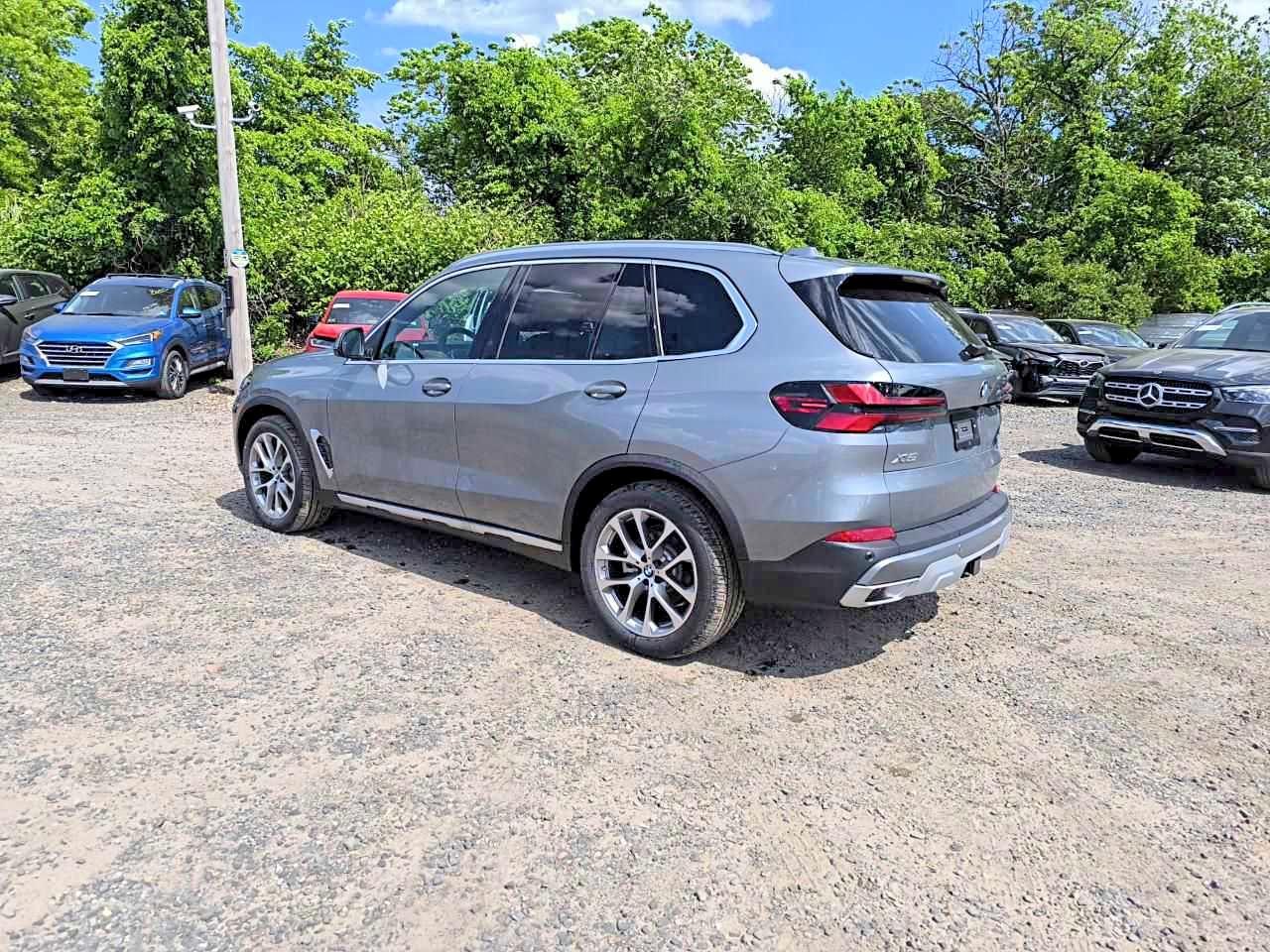 2026 BMW X5 xDrive40I - Фото 2