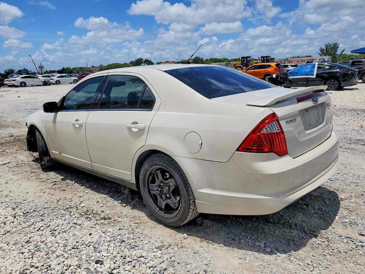 2011 Ford Fusion Se - Image 2